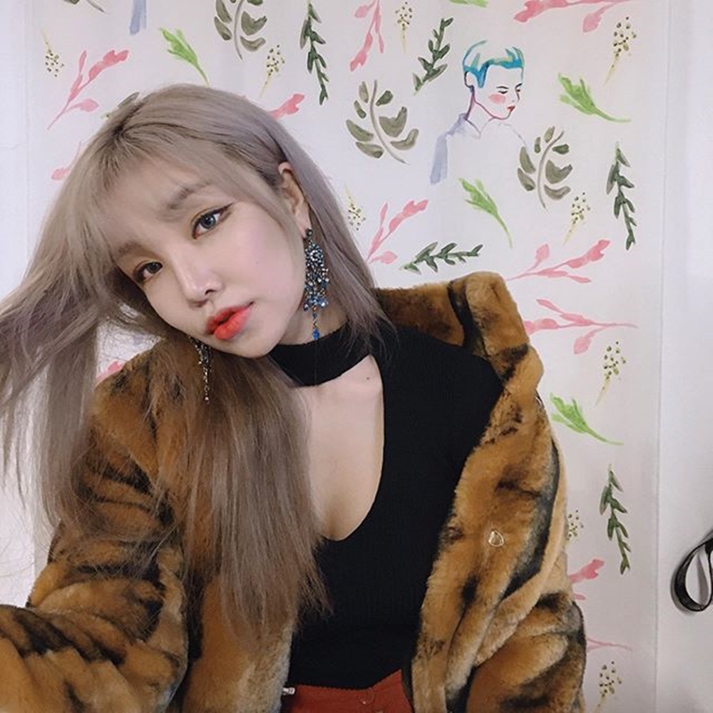 키디비, 블랙넛 징역 후 이태원 킹클럽 안가…82년생 김지영 색칠까지