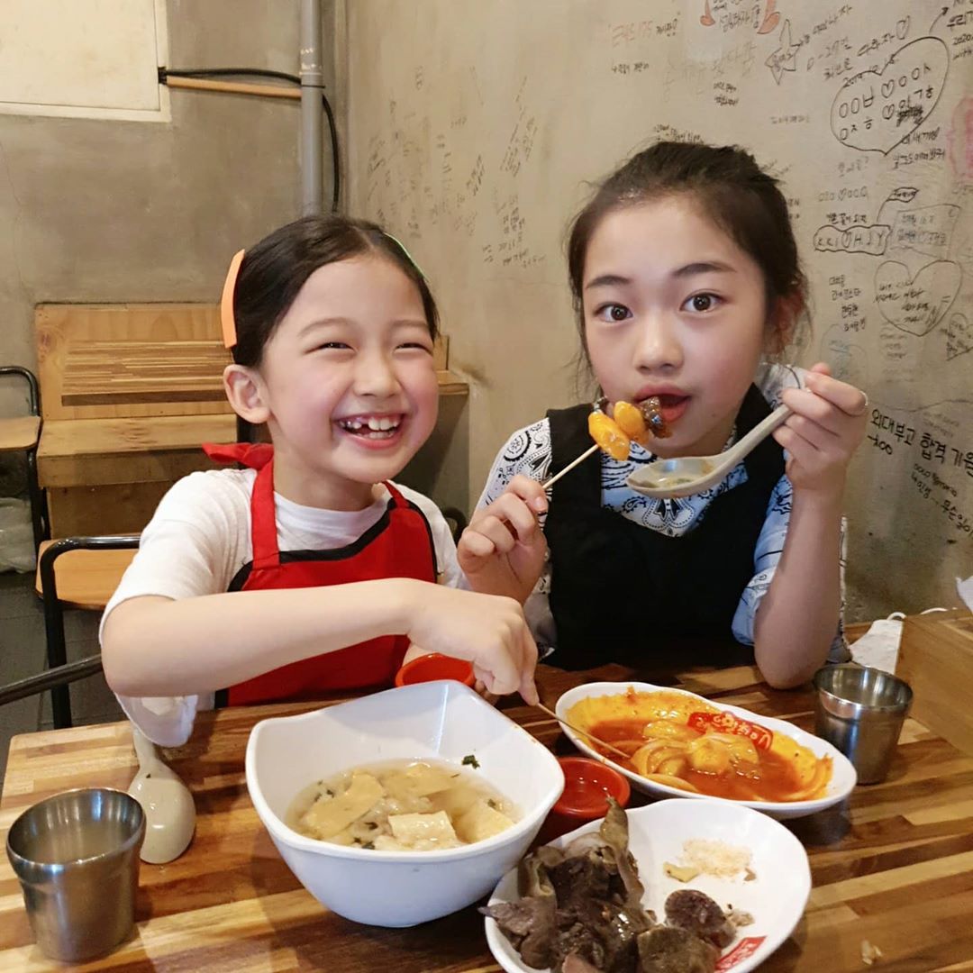 나하은, 동생과 떡볶이 먹방 인증 사이좋은 자매지간