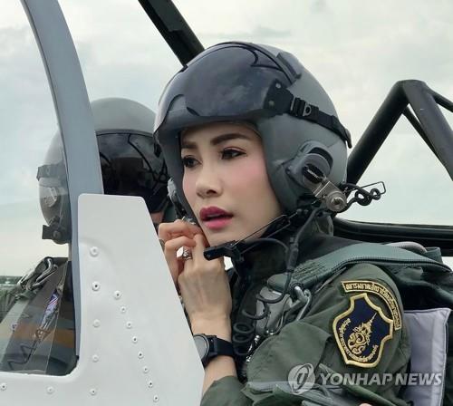 태국 국왕, 10개월만에 배우자 후궁 시니낫 지위 복원 지시→박탈 철회 이유 보니?
