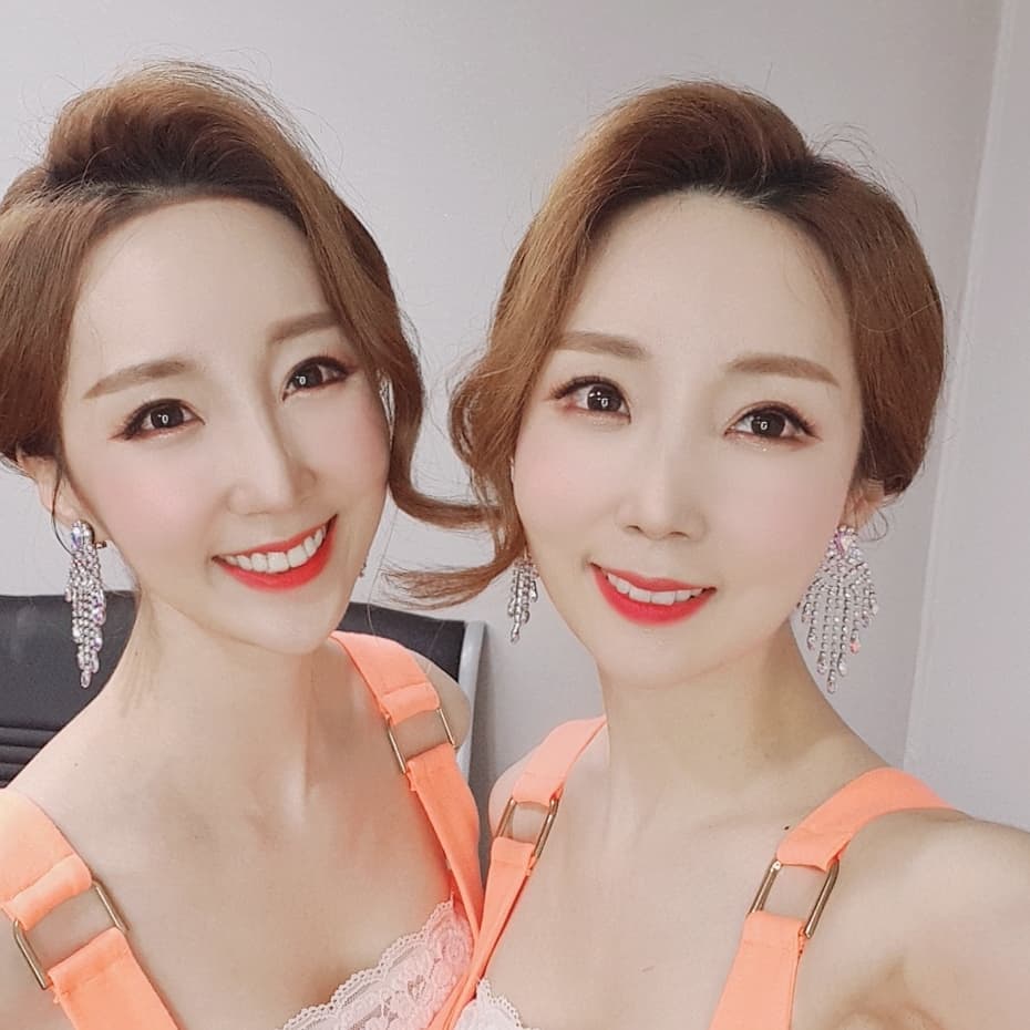 일번출구 대박…쌍둥이 가수 윙크 강주희-강승희, 가요무대 본방사수 독려