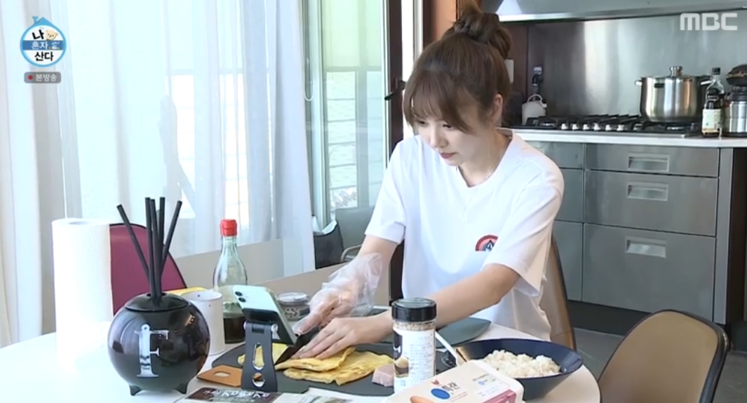 나혼자산다 손담비, 요리 똥손에서 금손 등극? 사각김밥 완성 (1)
