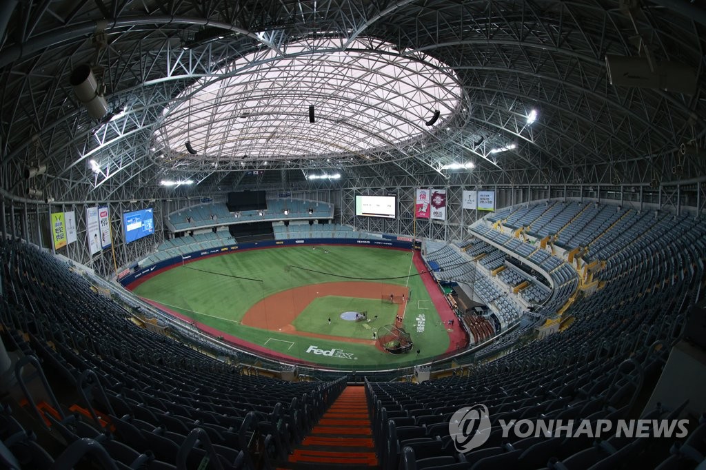 프로야구 리그중단 현직 고척돔 그라운드 키퍼, 남의 경기에 돈 안받고 일해…추가 수당 역시 없어 고충 토로
