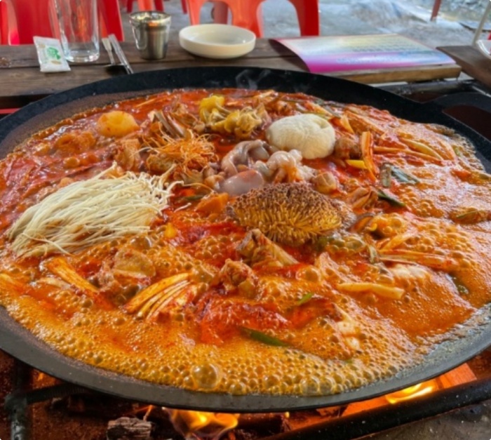 생방송투데이 양주 장흥 맛집, 한방백숙·가마솥닭볶음탕 계곡식당 & 흑임자라떼 디저트카페…인천 영종도 오션뷰 베이커리카페 위치는?