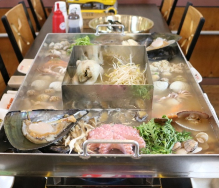 생생정보-고수의부엌 강릉 주문진 2단 대왕해물철판 맛집 위치는? 바다와 육지를 한 번에!