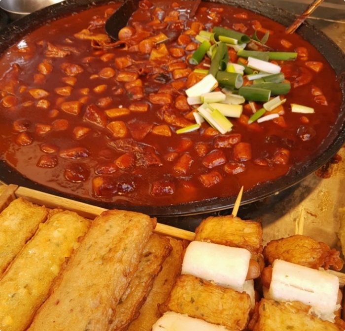 생방송오늘저녁 서울 불광동 연신내역 연서시장 가마솥떡볶이 맛집 위치는? 편스토랑, 그 통가래떡 쌀떡볶이 분식점!
