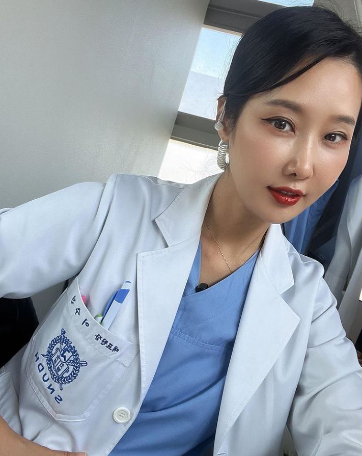 "아무리 개 같은 일 생겨도"…치과의사 겸 유튜버 이수진, 세 번째 재혼 앞두고 의미심장 글