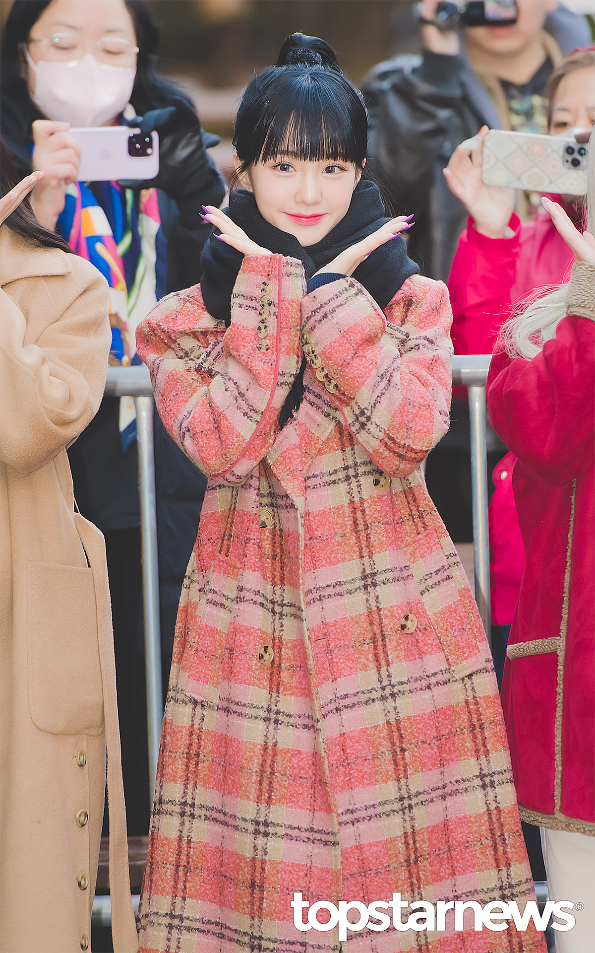 [HD포토] 우아!(woo!ah!) 나나, 꽃보다 나연 (뮤직뱅크 출근길)