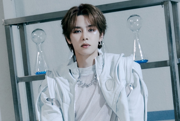 WayV(웨이션브이) 쿤, 해외 스케줄 중 발목 부상…병원 찾아 치료 받아 (전문)