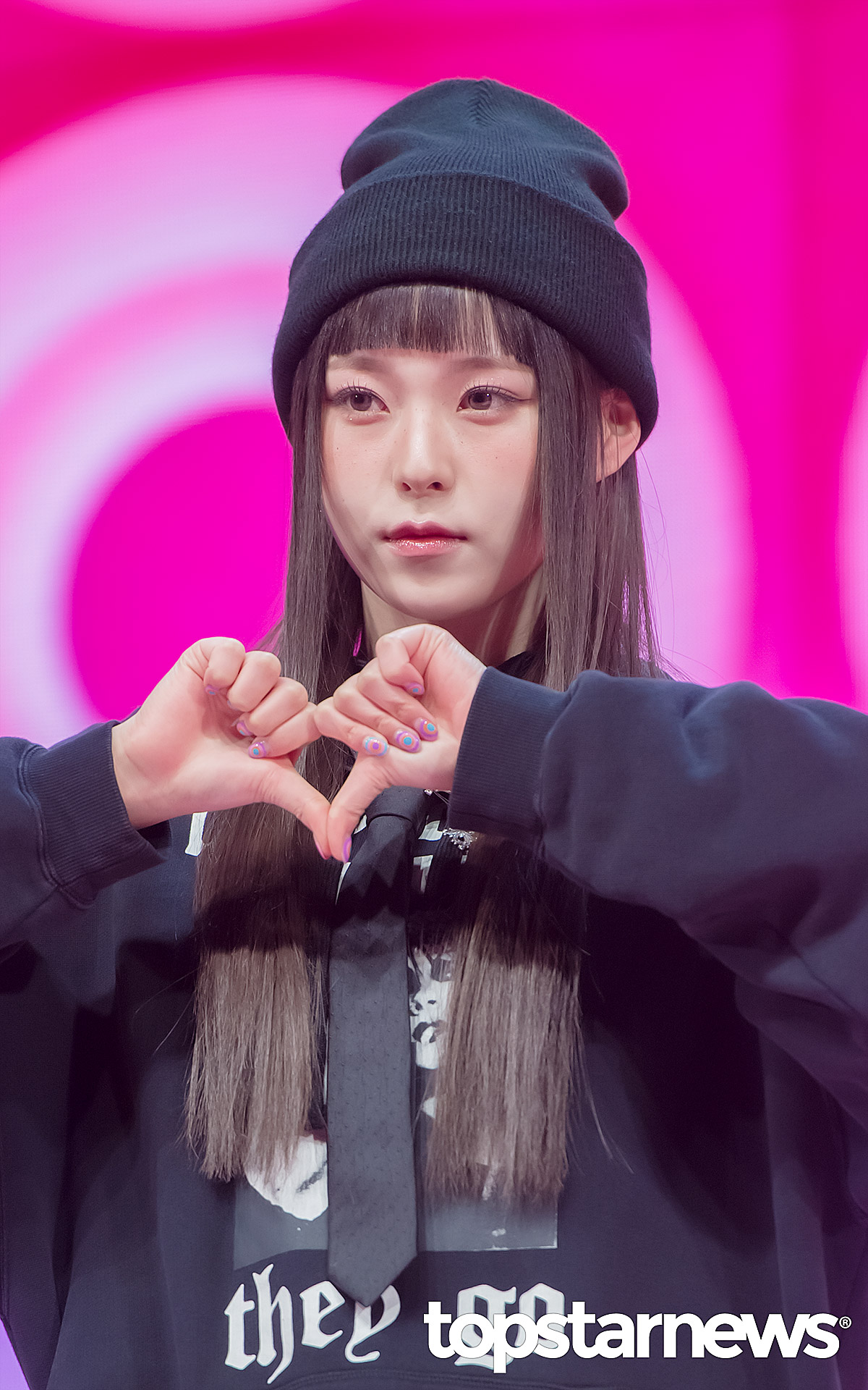 엔믹스(NMIXX) 규진, 귀욤뽀짝 네일아트 (Love Me Like This 쇼케이스) [HD포토]