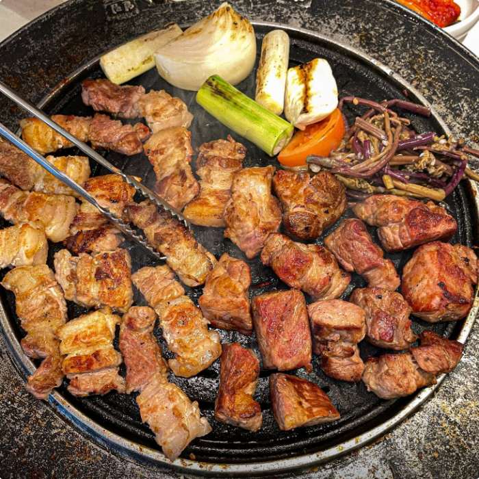 생방송투데이-리얼맛집 서울 연희동 꽃칼삼겹 고깃집 위치는? 으뜸숙성목심-해물짬뽕라면-순두부 外