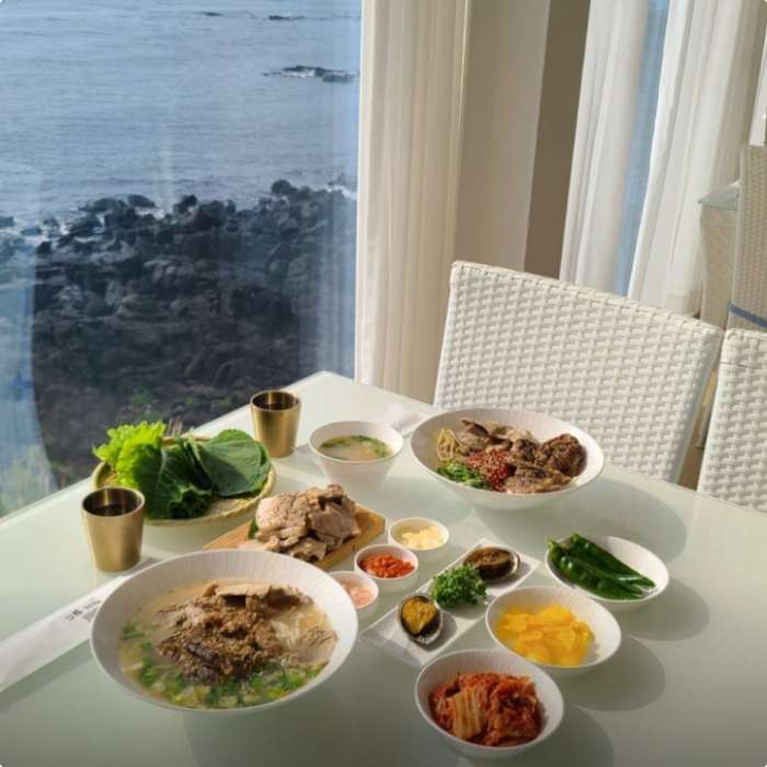 생방송오늘저녁 일명 제주도 애월 백종원, 흑돼지 오마카세 & 흑갈비 고기국수 & 한라봉즙 초밥 & 오션뷰 카페 맛집 위치는?