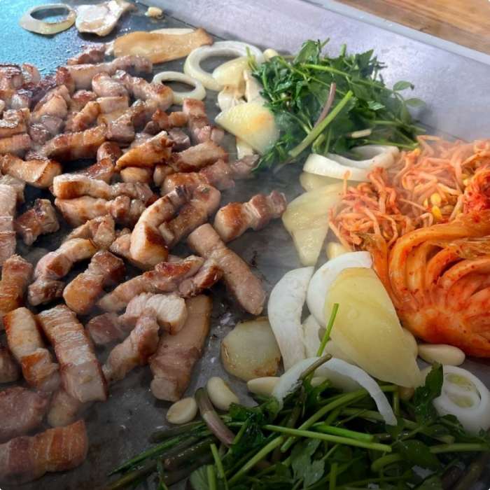 생생정보 부산 명지동 철판삼겹살 맛집 위치는? 당구대 불쇼