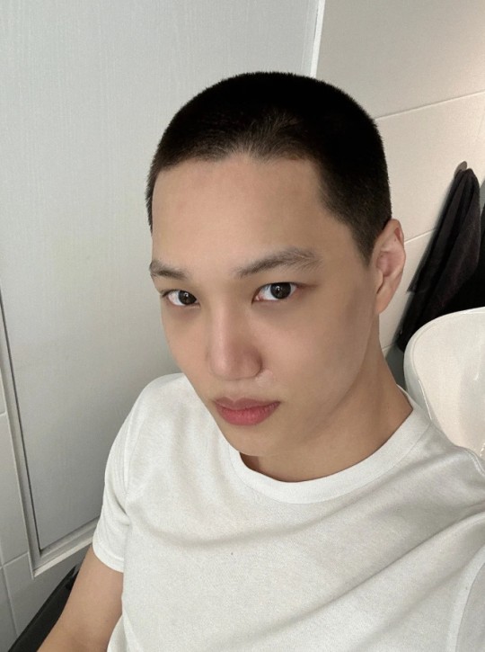 엑소 카이, 군대 가기 전 삭발 머리 공개 기다려 달라