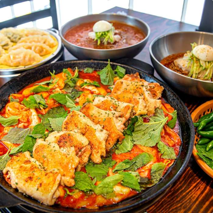 생방송투데이 수원 철판닭갈비 맛집, 볶음밥·공기밥 무한리필…광주 봉선동 통뼈삼겹살 고깃집 위치는?