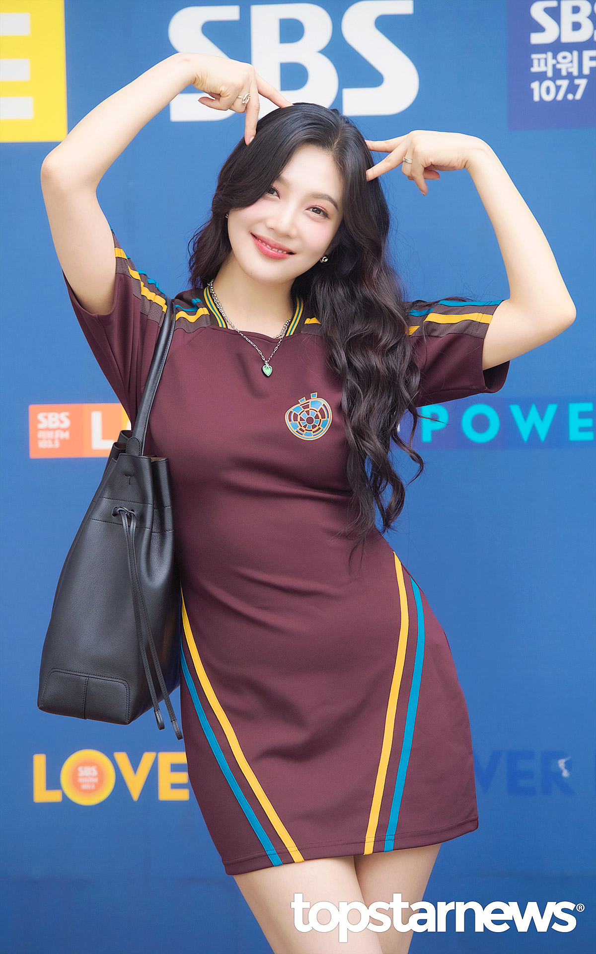 레드벨벳 조이, 고양이 하트 말고 고양이 피스~! (동물농장 출근길) [HD포토]