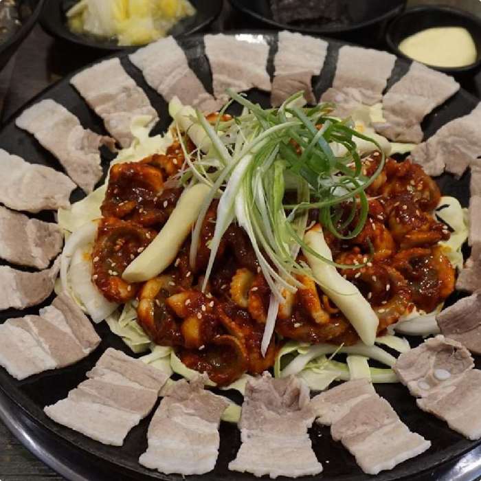 생생정보-장사의신 인천 삼산동 쭈꾸미삼겹살 세트 맛집 위치는? 통 큰 인심