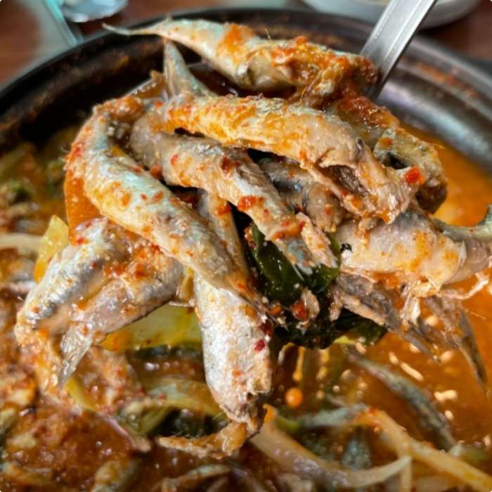 생생정보 거제 멸치쌈밥 맛집 위치는? 짜릿한 바다의 맛 별미 멸치회무침 눈길
