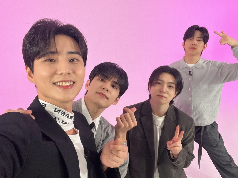 군백기 후 컴백 데이식스(DAY6), 음원 이어 음반도 터졌다…초동 커리어 하이