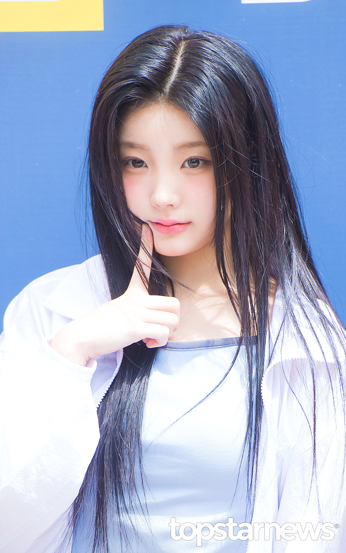 아일릿(ILLIT) 원희, 말랑말랑 복숭아 (두시탈출 컬투쇼 출근길) [HD포토]