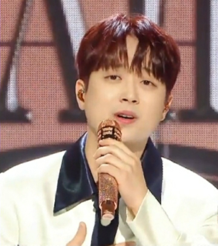 `쇼! 음악중심` 이찬원 `하늘 여행`, 심금 울리는 애틋한 감성 무대...`명품 라이브`