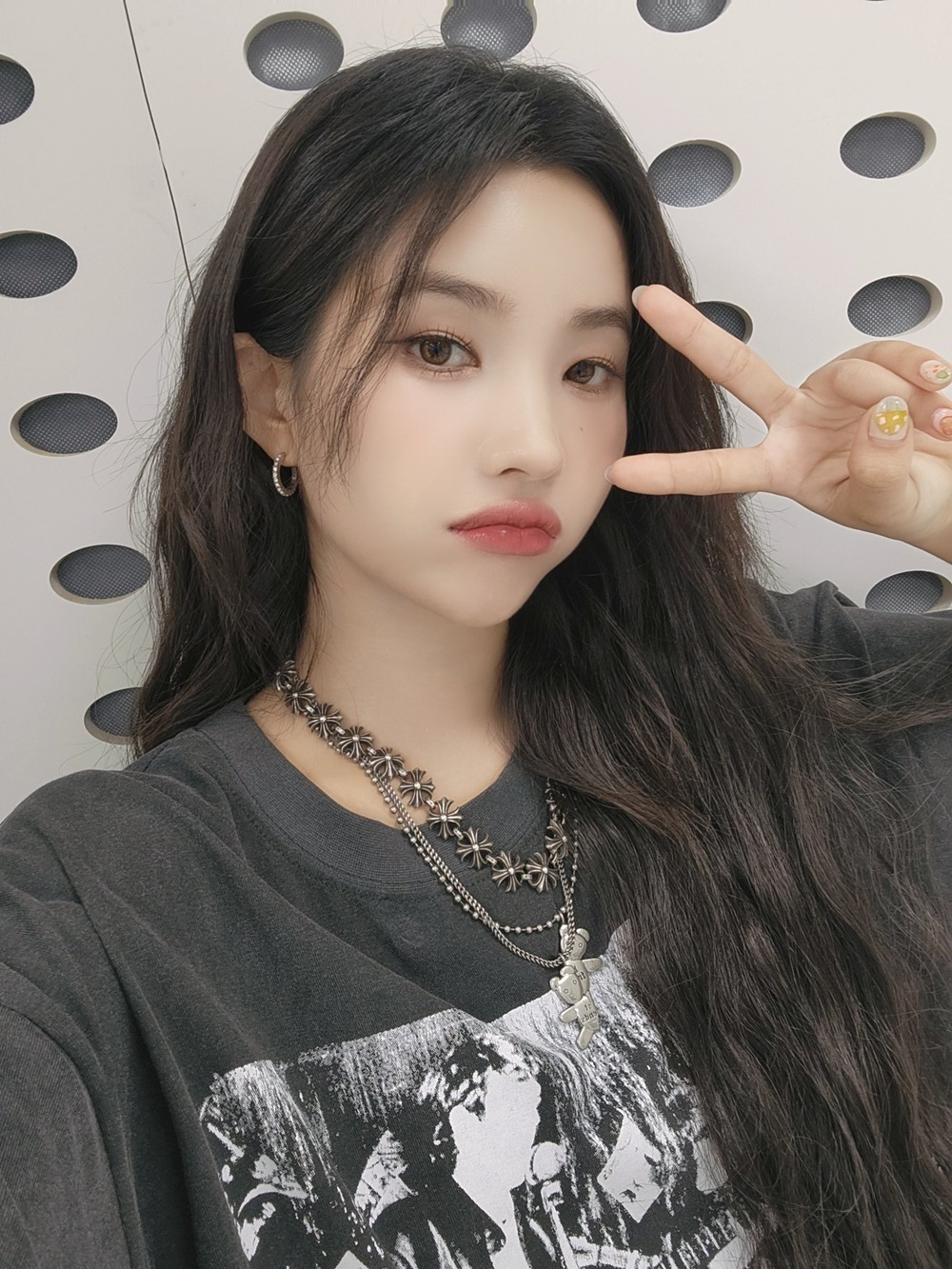 (여자)아이들 소연, 유료 소통 부재…팬을 돈줄로 봐 VS 본업 잘하니까 괜찮아 갑론을박