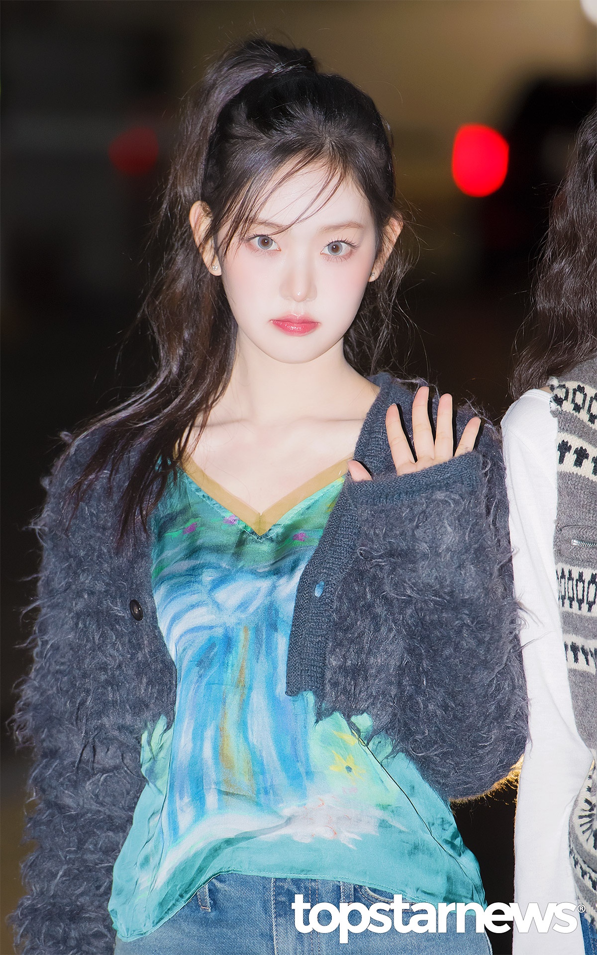 키키(KiiiKiii) 이솔, 포니테일 미소녀 (웬디의 영스트리트 출근길) [HD포토]