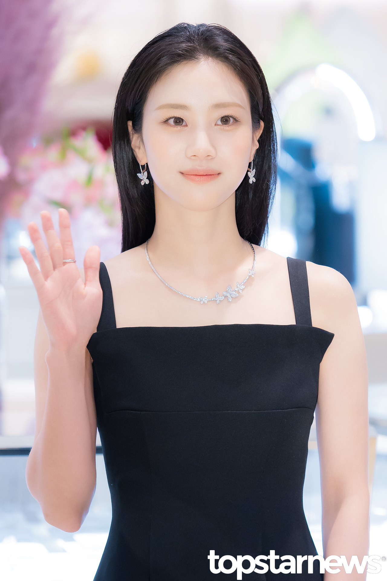 홍화연, 사랑스러운 손인사 (그라프 포토콜) [HD포토]