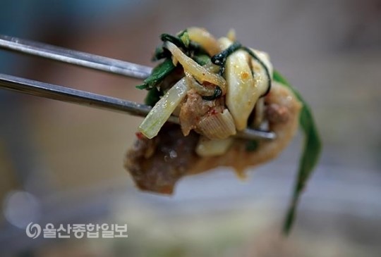 매콤·담백 오리불고기와 멈출 수 없는 뼈탕 국물 맛