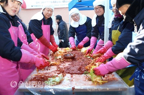 한국바스프(주)울산공장, 자매학교 찾아 김장 지원