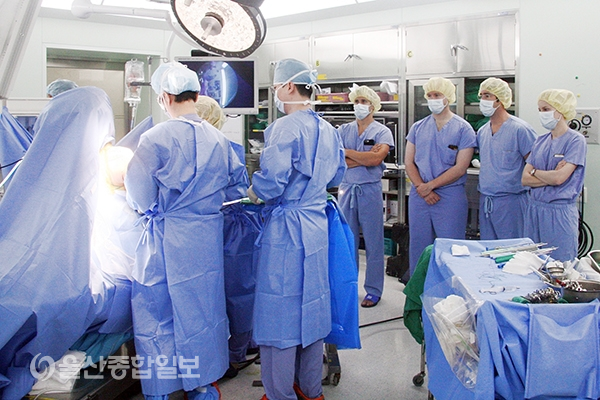 독일 의료진, 울산대병원서 견관절 수술 배워