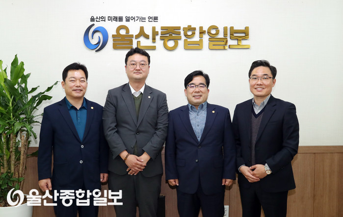 이용준 고래법률사무소 대표변호사, 본사 내방