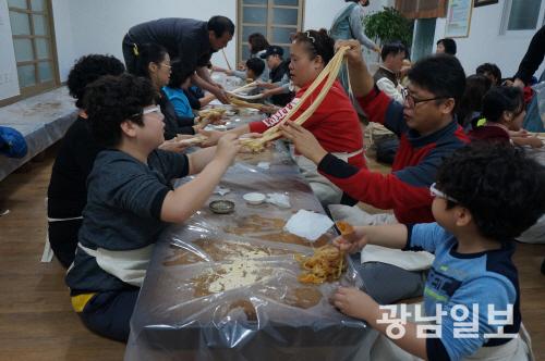 담양군드림스타트, 전통 쌀엿 만들기 체험 눈길