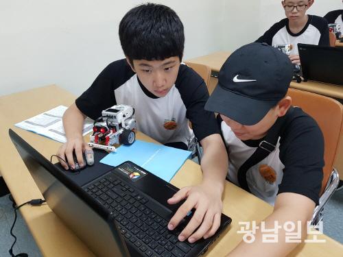 광주 IT영재들 ‘로봇과 함께 4박5일’