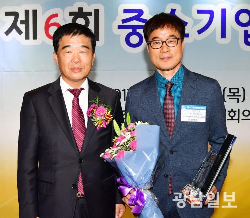 광주지방조달청장상을 수상한 임수연㈜신호엔지니어링대표