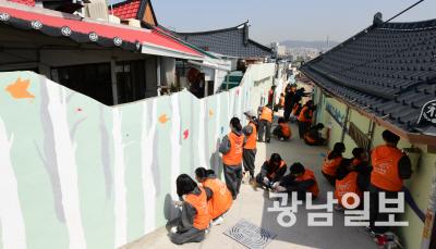 ‘달뫼마을 골목길 예술옷 입었다