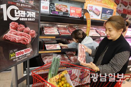 대형마트, 10년 전 가격 내걸고 ‘할인 전쟁’