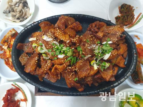 곡성군, 석곡흑돼지 숯불구이 지역 대표 맛 육성 ‘심혈’