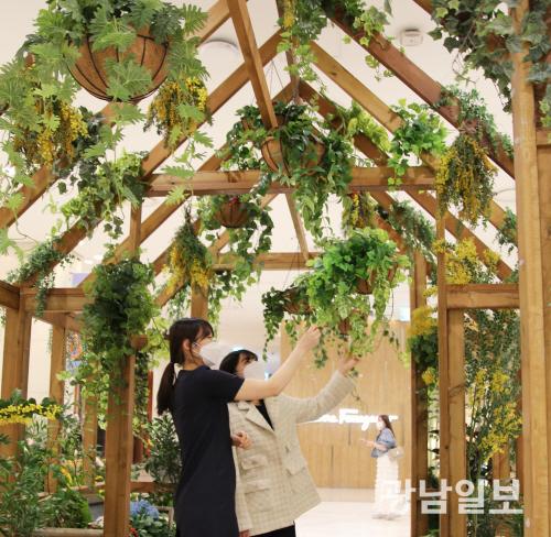 광주신세계, 봄꽃 그린하우스로 놀러오세요