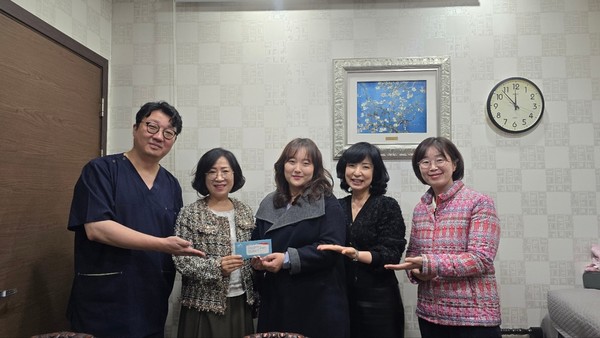 [포토] 늘픔이엔티, 가정폭력 피해 가정에 콘서트 티켓 전달