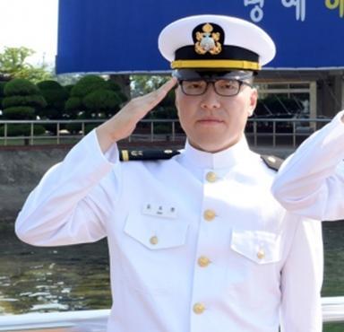 청산리 대첩 김좌진 장군 증손자, 해군 장교됐네
