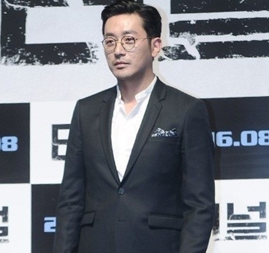  하정우, 아티스트컴퍼니 行...네티즌들 “회식하면 대박일 듯” “세 분이서 영화 한편 부탁한다” 