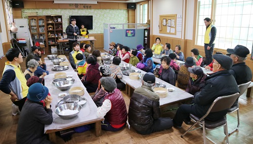  [주간한국] 교촌치킨“오산 독거 어르신 나들이 후원 했어요” 
