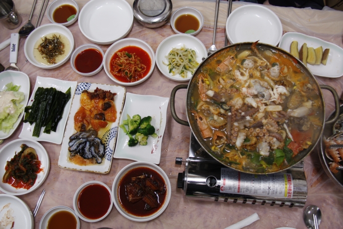  [주간한국] [이야기가 있는 맛집(313)]‘어촌싱싱회해물탕’ 이기호 대표 