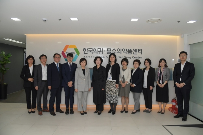  이의경 식약처장, 희귀·필수의약품 공급현장 방문 