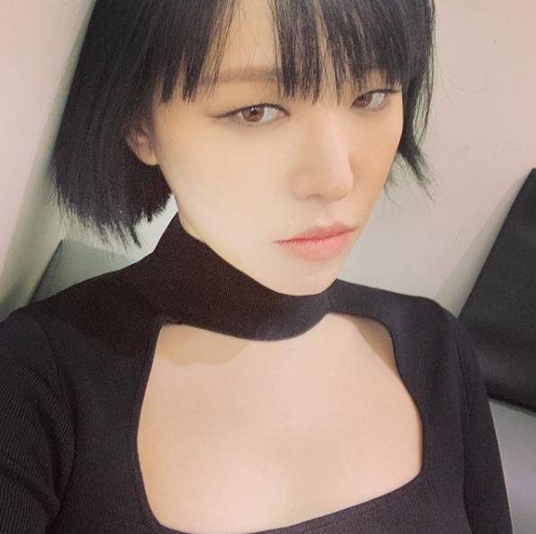 가인 셀카사진, 치명美 넘치는 근황 우윳빛 피부는 덤