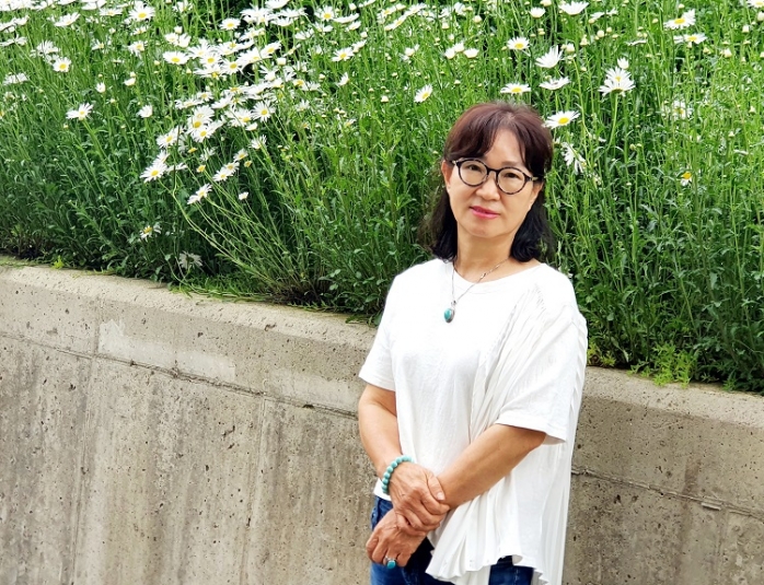 적막과 낯섦에 열리는 감각의 회생