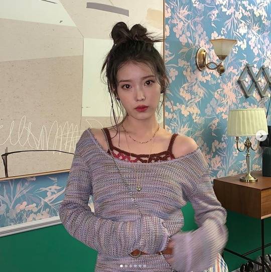 아이유 1위 셀러브리티(Celebrity) 공감과 위로의 곡