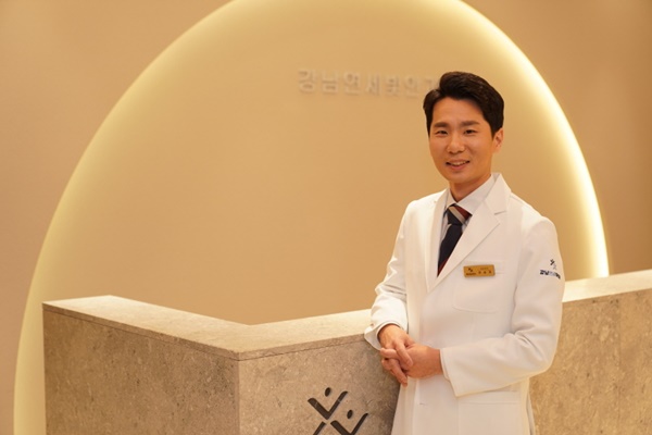 봄철 불청객 알레르기 결막염, 치료 방치하면 각막궤양 빨간 불