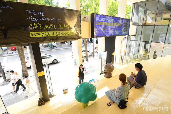 [금융핫플] 3개월만에 버스킹 명소로...홍대앞 KB청춘마루 이젠  MZ세대 아지트