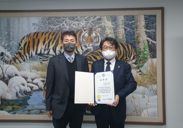 대전지방조달청, 이에스지산업에 지역 우수조달업체 시상